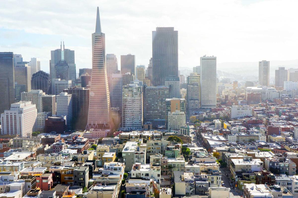 km5 Beri Sentuhan Transparan Bertegangan Tinggi Lewat Koleksi Audio Neon Terbarunya