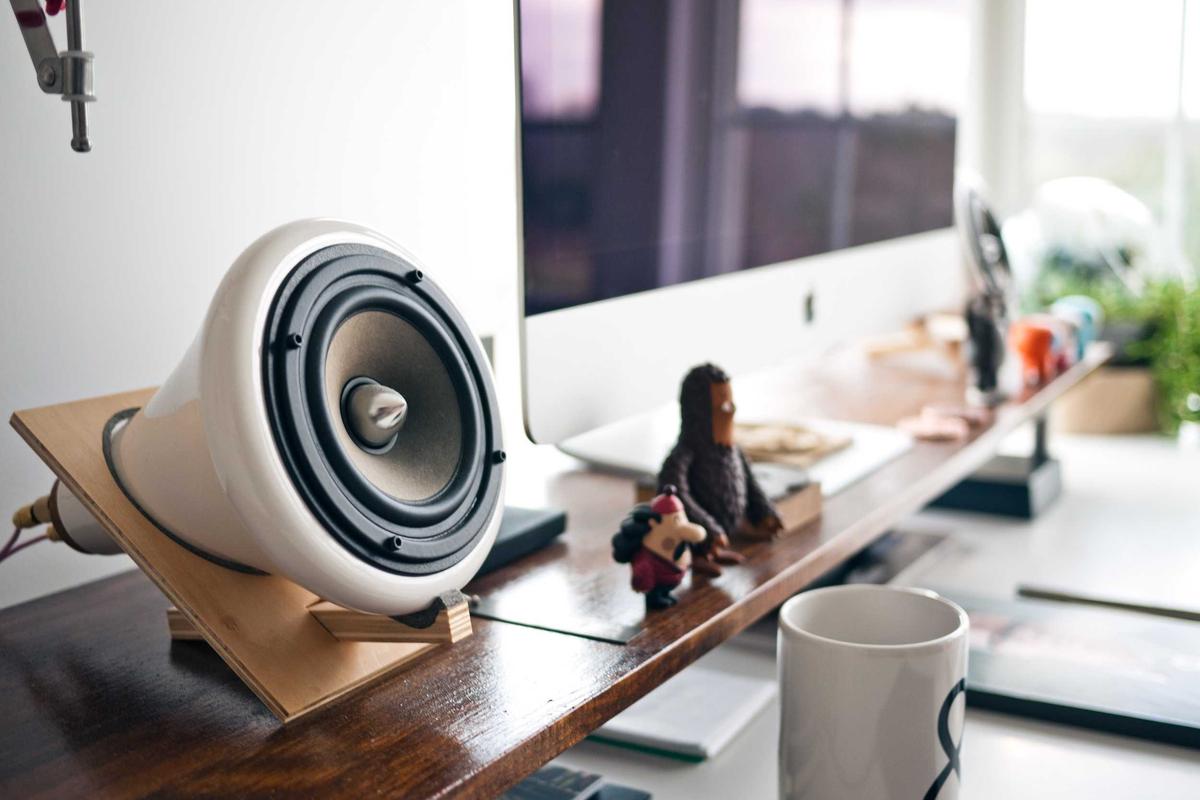 TCL NXTFrame TV Ultra-Slim dengan Audio Bang & Olufsen